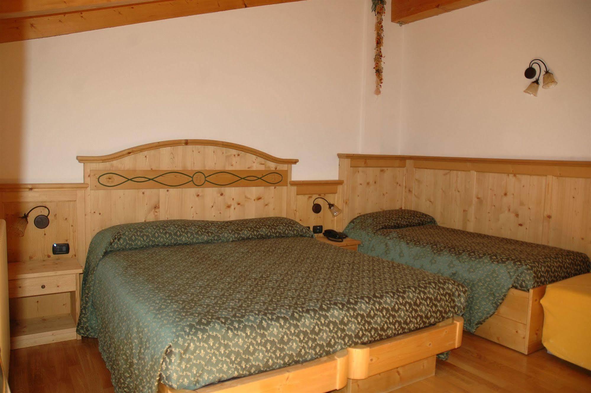 Hotel Garnì La Soldanella Madonna Esterno foto